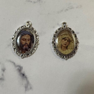 Medalla Jesús del Milagro en la Sagrada Cena y María Santísima Reina de todos los Santos 2×3 cm