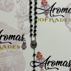 Rosario madera morada de Jesús atado a la columna y azotes